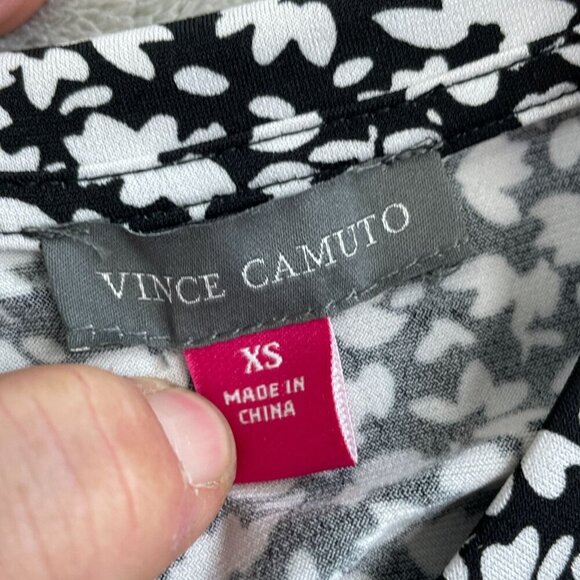 Vince Camuto XS Sleeveless Black & White Floral Blouse NWT 3027 - Picture 2 of 8